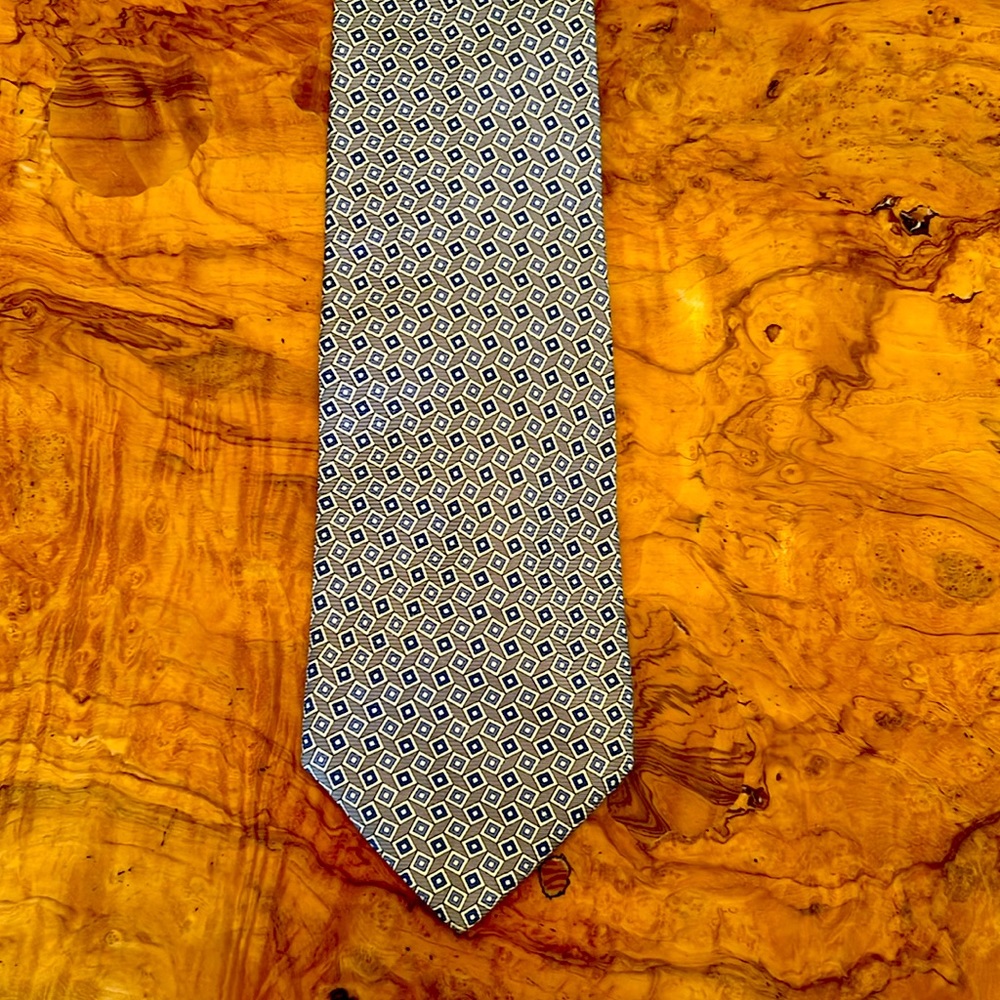 Excellent condition grey/green with blue and cream.